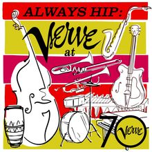 ALWAYS HIP: Verve at. Musikinstrumente wie Saxophon, Trompete, Gitarre, Schlagzeug. Bunte Streifen im Hintergrund.