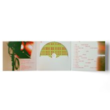 CD-Hülle mit Texten: "Alles muss man selber hassen" und einer Titelliste. Links ein Foto mit einem Scheinwerfer.
