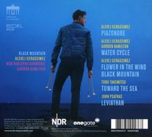 Texte: "BLACK MOUNTAIN", "ALEXEJ GERASSIMEZ", "NDR RADIOPHILHARMONIE", "GORDON HAMILTON". Mann mit Schlägeln von hinten.