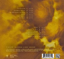 Trackliste mit Titeln und Zeiten. Hintergrund in abstrakten gelben und braunen Tönen. Enthält Logos und QR-Code.