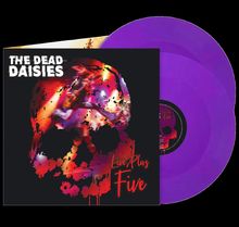 "The Dead Daisies", "Live Plus Five". Ein farbiges Totenkopf-Design, zwei lila Vinyl-Schallplatten im Hintergrund.