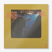 „I'LL PLAY THE BLUES FOR YOU“ und „ALBERT KING“ in roter Schrift auf gelbem Hintergrund. Verschwommene Figur mit Gitarre.