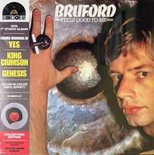 "BRUFORD FEELS GOOD TO ME" steht oben. Ein Gesicht blickt rechts, dazu eine Hand mit einem Schlagzeugstick.