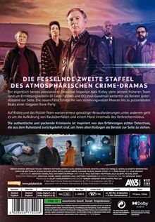 "Die fesselnde zweite Staffel des atmosphärischen Crime-Dramas" steht im oberen Bereich. Darunter stehen mehrere Personen im Freien. Am unteren Rand sind verschiedene Szenen aus der Serie dargestellt, mit einem Fokus auf Krimielemente und Ermittlerarbeit. Das Gesamtbild hat eine dramatische und spannende Atmosphäre.