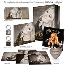 "Nicole, Meine Schätze" in goldener Schrift, darunter lächelndes Gesicht einer Frau mit lockigem Haar.