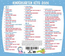 "Kindergarten Hits 2026" ist der Titel. Zwei CDs mit Titeln wie "Pyjama Party", "Eisbärn", und "Hoppsasa und Trallala".