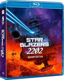 "Star Blazers 2202 Gesamtedition", 5-Disc-Set. Ein großes Raumschiff fliegt durch einen Weltraum mit Feuer und Trümmern.