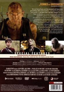 „FIENNES IST GROSSARTIG“ und Beschreibung des Films „28 Years Later“. Schmutziger, muskulöser Mann im Vordergrund.