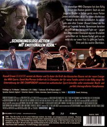 Zitate und Informationen beschreiben einen MMA-Film über einen ehemaligen Champion. Szenen zeigen Kämpfe und dramatische Momente.