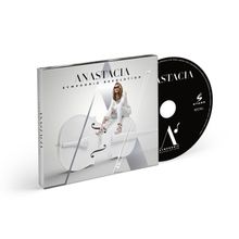 "ANASTACIA SYMPHONIC REVOLUTION". Eine Frau in Weiß sitzt auf einem Cello. Ein CD-Cover mit modernem Design.