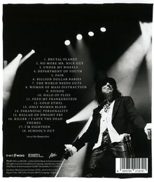 Songliste mit 18 Titeln vor einem Künstler in schwarzem Hut und Anzug, beleuchtet von Scheinwerfern auf der Bühne.