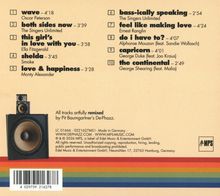 Trackliste und Remix-Info. Farbstreifen unten. Lautsprecher-Illustration links.