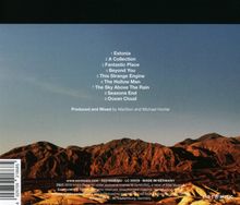 Titel: Estonia, A Collection, Fantastic Place, Beyond You, This Strange Engine, The Hollow Man, The Sky Above The Rain, Seasons End, Ocean Cloud. Produziert von Marillion und Michael Hunter. Unten Berge bei Sonnenuntergang.