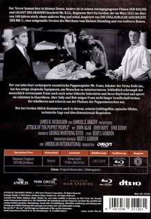 Texte beschreiben die Handlung eines Films über einen Puppenspieler, der Menschen miniaturisiert. Schwarz-Weiß-Szene abgebildet.