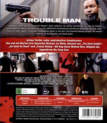 "TRIBUTE MAN", ein Action-Thriller. Michael Jai White sucht eine verschwundene Sängerin. Szenen mit Waffen und Martial Arts.