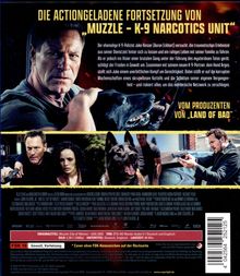 Texte: 
- "Die actiongeladene Fortsetzung von ,Muzzle - K-9 Narcotics Unit'"
- "Vom Produzenten von ,Land of Bad'"
- "FSK 18 Gewalt, Verletzung"

Beschreibung: 
Ein Mann mit Hund und Waffe, Szenen aus einem Actionfilm.