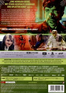 „Eine herrlich derbe, mit Stars gespickte Hommage ans Splatter-Kino.“ Szenenbilder von verschiedenen Figuren.