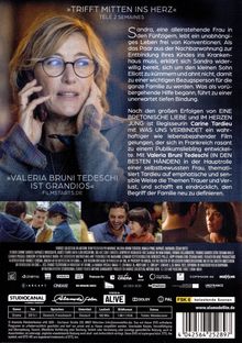 "Trifft mitten ins Herz" und "Valeria Bruni Tedeschi ist grandios". Eine Frau mit Brille telefoniert, unten Szenenbilder.