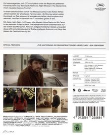 Texte beschreiben den Film "The Mastermind" von Kelly Reichardt. DVD-Details: 110 Min, Bildformat 1.78:1, FSK 12. Oben links ein Mann mit Bart und Mütze, darunter zwei Szenen aus dem Film.