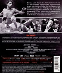BONUS: Audiokommentare von Regisseur Martin Scorsese. Boxer Jake LaMotta im Schwarz-Weiß-Foto beim Boxen.