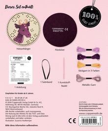 Dieses Set enthält: Holzanänger, Filzsticker, Stickgarn in 3 Farben, Anleitung, Satinband, Kunststoff-Nadel, Metallic-Garn.
