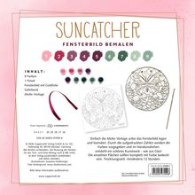 "SUNCATCHER FENSTERBILD BEMALEN. INHALT: 9 Farben, 1 Pinsel, Fensterbild, Satinband, Motiv-Vorlage." Abbildung eines Bastelsets.