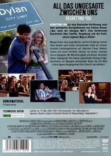 "ALL DAS UNGESAGTE ZWISCHEN UNS. Regretting You" ist eine Buchverfilmung. Szenen: Paar bei Straßenschild, Mutter-Tochter-Ereignisse.