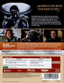 "Ab Minute eins beste Star Wars Action." Bild zeigt Figuren aus der Serie: Mandalorianer, Grogu, Frau und Mann in Filmszenen.