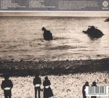 Es sind elf Songtitel gelistet. Dazu eine schwarz-weiße Landschaft mit Wasser und vier Menschen am Ufer.