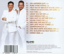 Textliste: Titel von 15 Liedern mit Zeiten. Rechts stehen zwei Männer in weißen Anzügen. Unten rechts ein Logo.