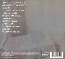 Eine Liste von Liedern, darunter "GOT TO HAVE YOU BACK" und "THE SIN OF PRIDE". Im Hintergrund ein Sofa mit Decke.