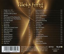 Titel: "Ricky King". Links und rechts je 20 Songtitel. Hintergrund: goldener Glanz. Logos unten rechts.