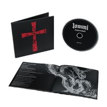 „Iommi - From the Dark“ steht auf der CD. Das Cover zeigt ein rotes Kreuz auf schwarzem Hintergrund.