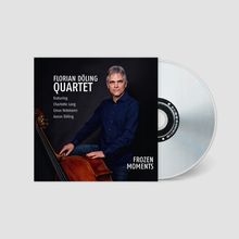 "Florian Döling Quartet, featuring Charlotte Lang, Linus Rebmann, Aaron Döling. Frozen Moments." Ein Mann mit Kontrabass.