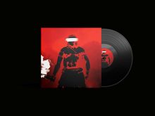 Illustration: Eine Figur in Rüstung vor rotem Hintergrund, das Gesicht weiß übermalt. Vinyl-Schallplatte rechts daneben.