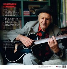 Links Albumtrackliste, rechts älterer Mann mit Gitarre. Er trägt einen Hut und ein Jackett, sitzt entspannt.