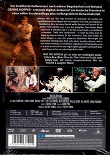 Ein Mann mit Hut zielt mit einer Flinte. Oben: Beschreibung des Films "Mad Dog Morgan". Unten: Film-Credits und Details.