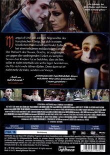 Ein Text beschreibt einen adligen Abgesandten, der in einem Wald Schutz bei einer moldawischen Familie sucht, deren Patriarch sich in einen Vampir verwandeln könnte. Szenen zeigen Menschen in historischen Kostümen.