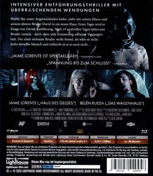 INTENSIVER ENTFÜHRUNGSTHRILLER MIT ÜBERRASCHENDEN WENDUNGEN. Darunter Szenenbilder mit angespannten Charakteren in dunkler Atmosphäre.