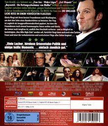 „Viele Lacher, hirnlose Groovetube-Politik und einige heiße Momente, … einfach ziemlich gut.“ Oben ein Raucher im Anzug.