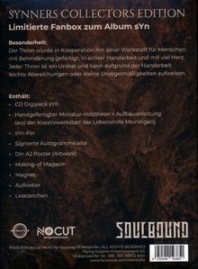 SYNNERS COLLECTORS EDITION: Limitierte Fanbox zum Album sYn. Enthält u.a. CD, Miniatur-Holzthron, Poster, Autogrammkarte.