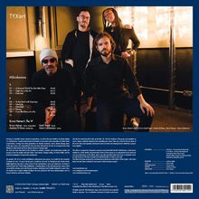 TYXart, Mikrokosmos: A1: A Musical World 05:40, A2: High Up 04:17. Vier Personen in entspannter Pose, zwei sitzend, zwei stehend.