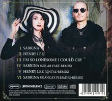 I: Sabrina, II: Henry Lee, III: I’m So Lonesome I Could Cry, IV-VI: Remixe. Links Frau mit Hut, rechts Mann mit Sonnenbrille.