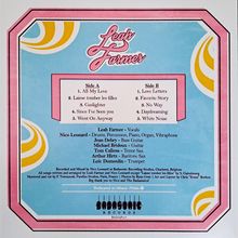 Text in der Mitte: Songliste mit „Side A“ und „Side B“. Oben „Leah Farmer“ in rosa. Unten ein Logo: "BADASONIC RECORDS".