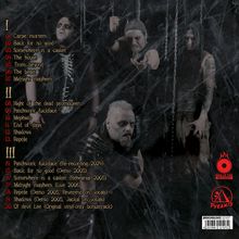 Songtitel sind in drei Abschnitten aufgelistet: Carpe mortem, Back for no good, usw. Vier Personen in düsterer Atmosphäre.