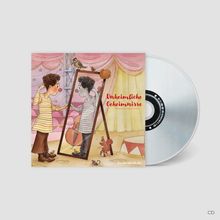 Unheimliche Geheimnisse. Hiermit braucht Hilfe. Kind sieht clowneskes Spiegelbild im Zirkuszelt, umgeben von Tieren.