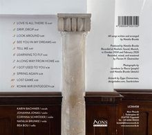 Titelliste und Zeiten: "Love Is All There Is" 4:47, "Drip, Drop" 4:47. Logo unten rechts. Marmorsäule im Hintergrund.