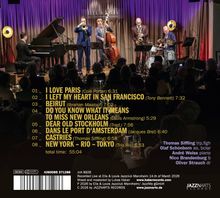 Eine Jazzband spielt auf einer Bühne, umgeben von Publikum. Oben steht "ELLA & LOUIS - Musik & Bar" und Jazz-Titel sind gelistet.