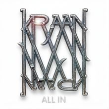 Schriftzug: "ALL IN". Ein kunstvoll gestalteter, spiegelnder Logo-Text bildet das Wort "KRAAN".