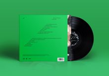 Albumcover, Name "Silvan Strauss", grüner Hintergrund, schwarze Schallplatte, diagonal angeordnete Trackliste.